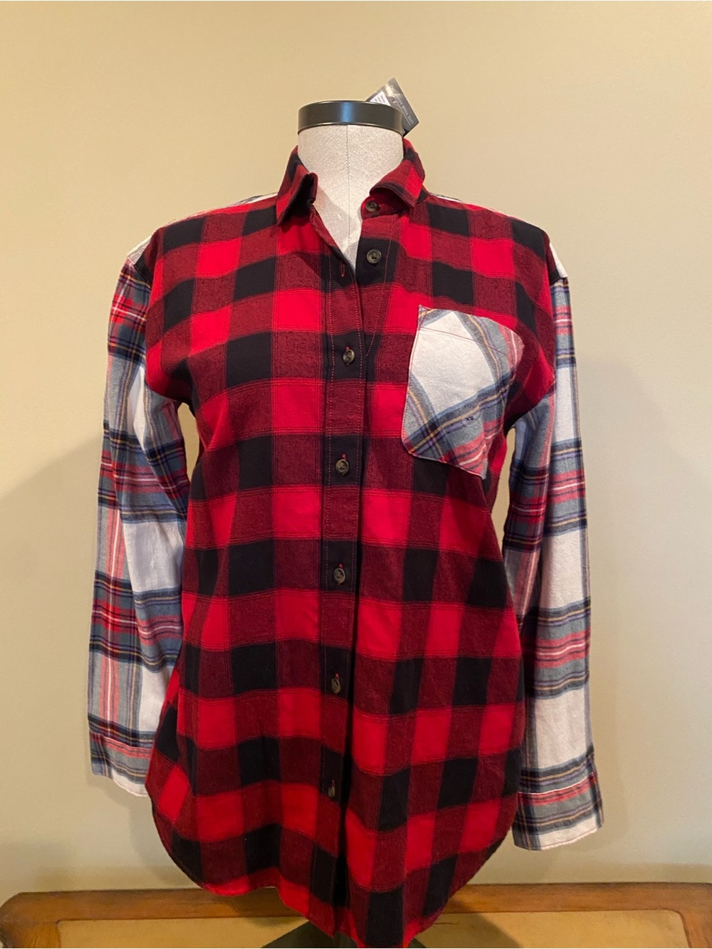 Eddie Bauer Women’s Ballard Boyfriend Fit Red Plaid Soft Flannel Shirt NWT XS